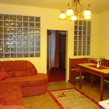 Holdlux Apartmanok シャールヴァール エクステリア 写真