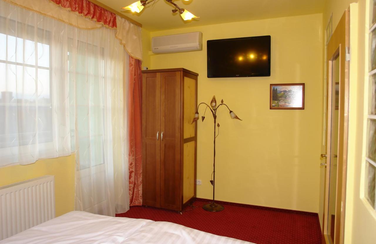Holdlux Apartmanok シャールヴァール エクステリア 写真