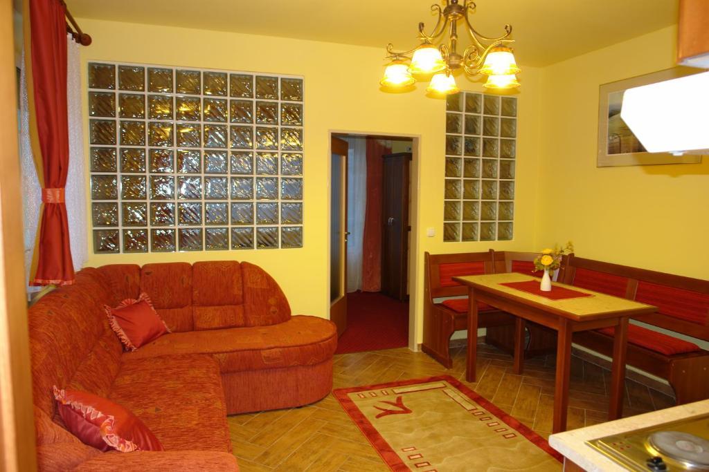 Holdlux Apartmanok シャールヴァール エクステリア 写真