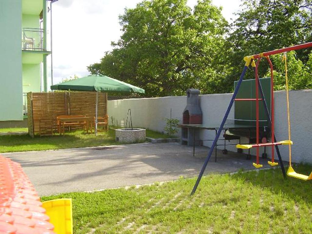 Holdlux Apartmanok シャールヴァール エクステリア 写真
