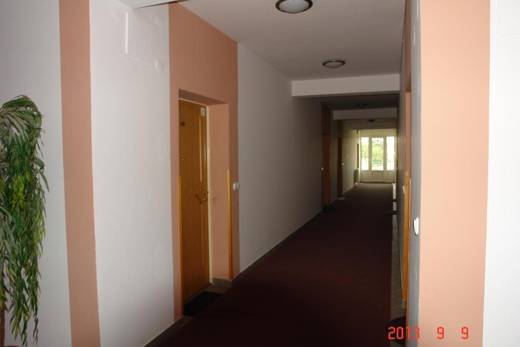 Holdlux Apartmanok シャールヴァール エクステリア 写真