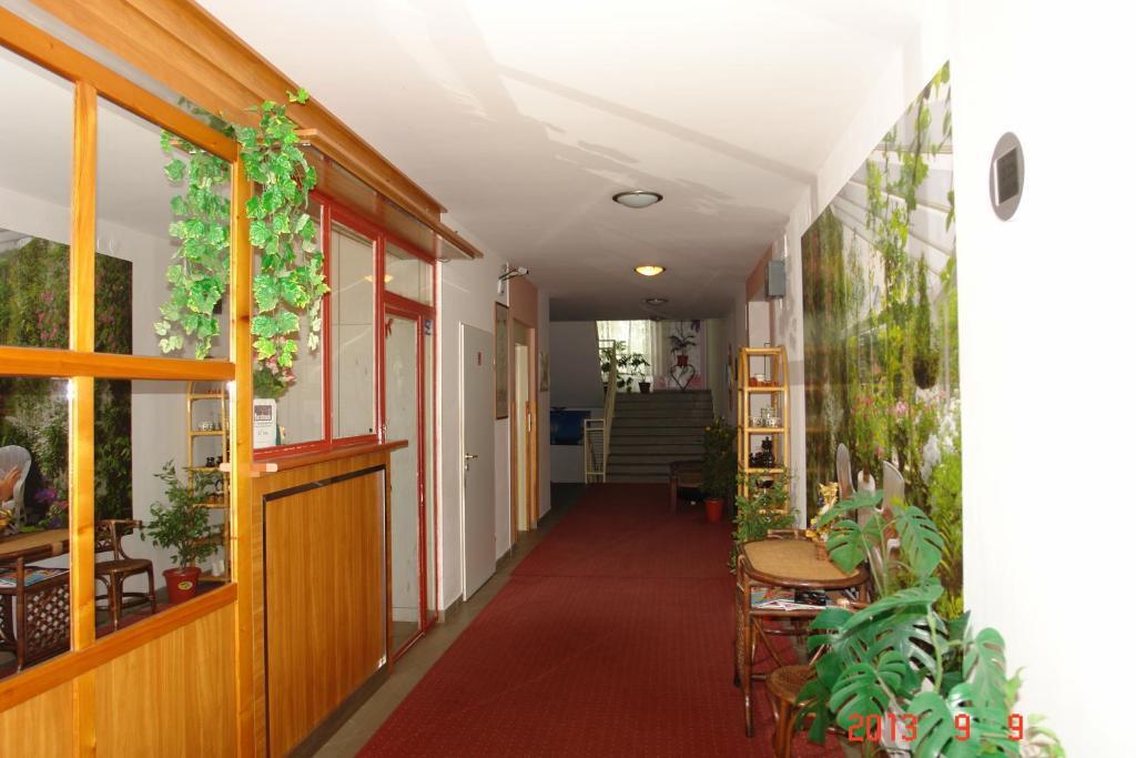 Holdlux Apartmanok シャールヴァール エクステリア 写真